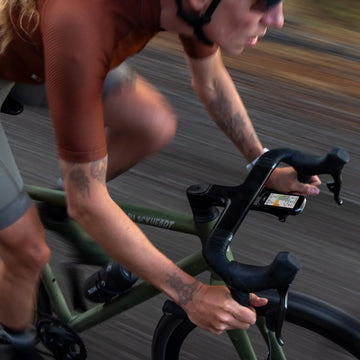 Garmin Edge 550, Compact GPS Cycling Computer, Vivid Color Display, Bike-Specific Mapping, Advanced Training and Performance Insights Bundle